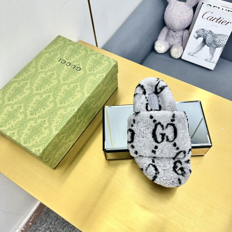 G*u*i slippers